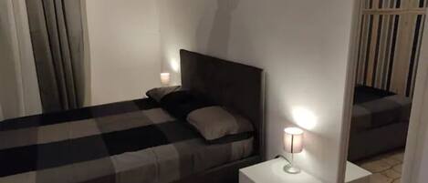 2 makuuhuonetta, silitysrauta/-lauta, ilmainen Wi-Fi, vuodevaatteet