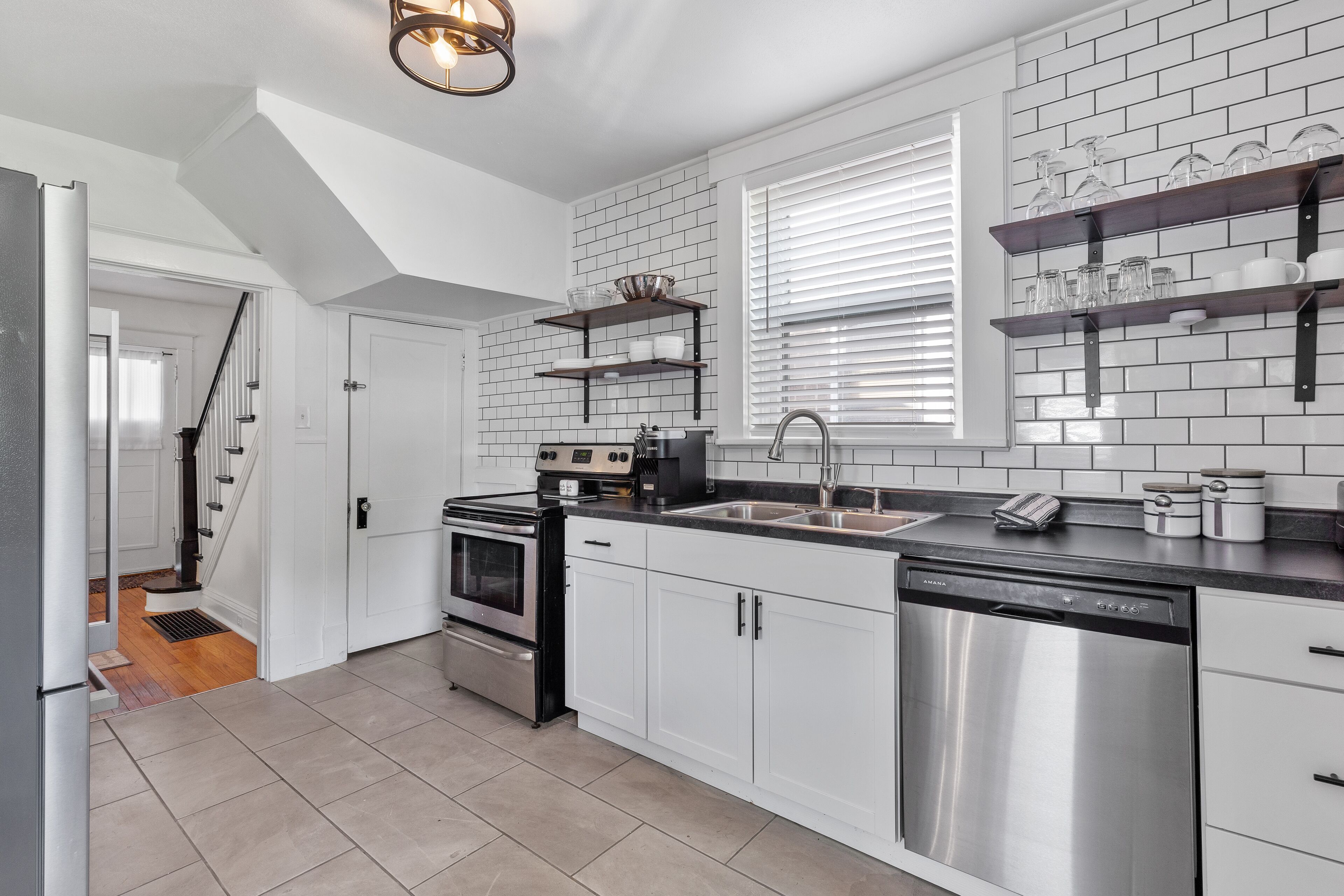 ☆Stylish and Cozy☆Central Location ☆Near Downtown☆