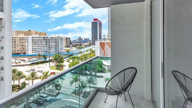 Unclassified image, 1 of 50, button - Hollywood Beach Glam (Hollywood)