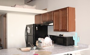 Fridge, cookware/dishes/utensils