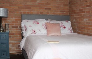 1 bedroom, desk, bed sheets