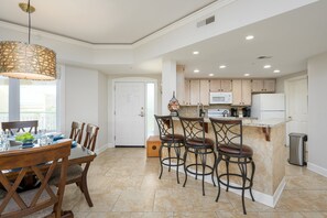 Dining - Ocean Front Family Villa | Complex Pool, Bikes, Pool Views (Hilton Head Island)