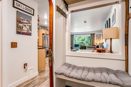 Ski-In/Ski-Out Condo with Fireplace, Fast WiFi, Washer/Dryer & Seasonal Pool