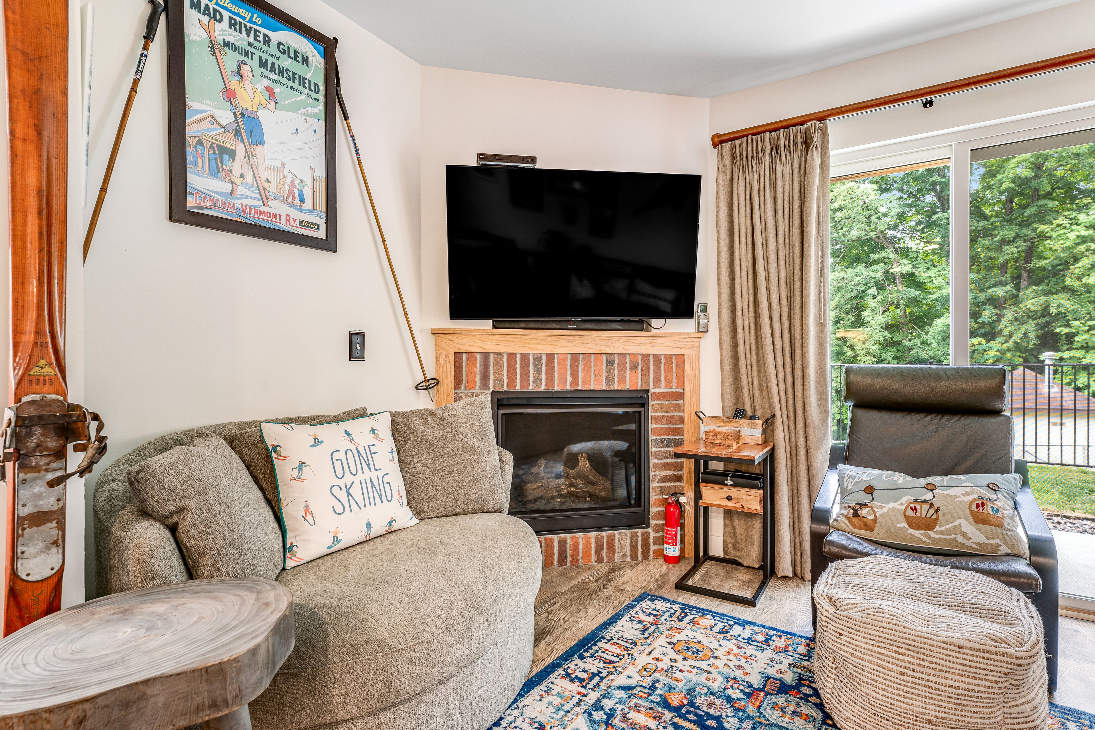 Ski-In/Ski-Out Condo with Fireplace, Fast WiFi, Washer/Dryer & Seasonal Pool