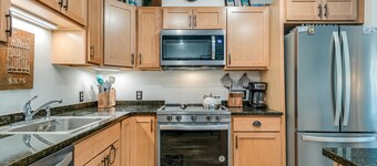 Ski-In/Ski-Out Condo with Fireplace, Fast WiFi, Washer/Dryer & Seasonal Pool