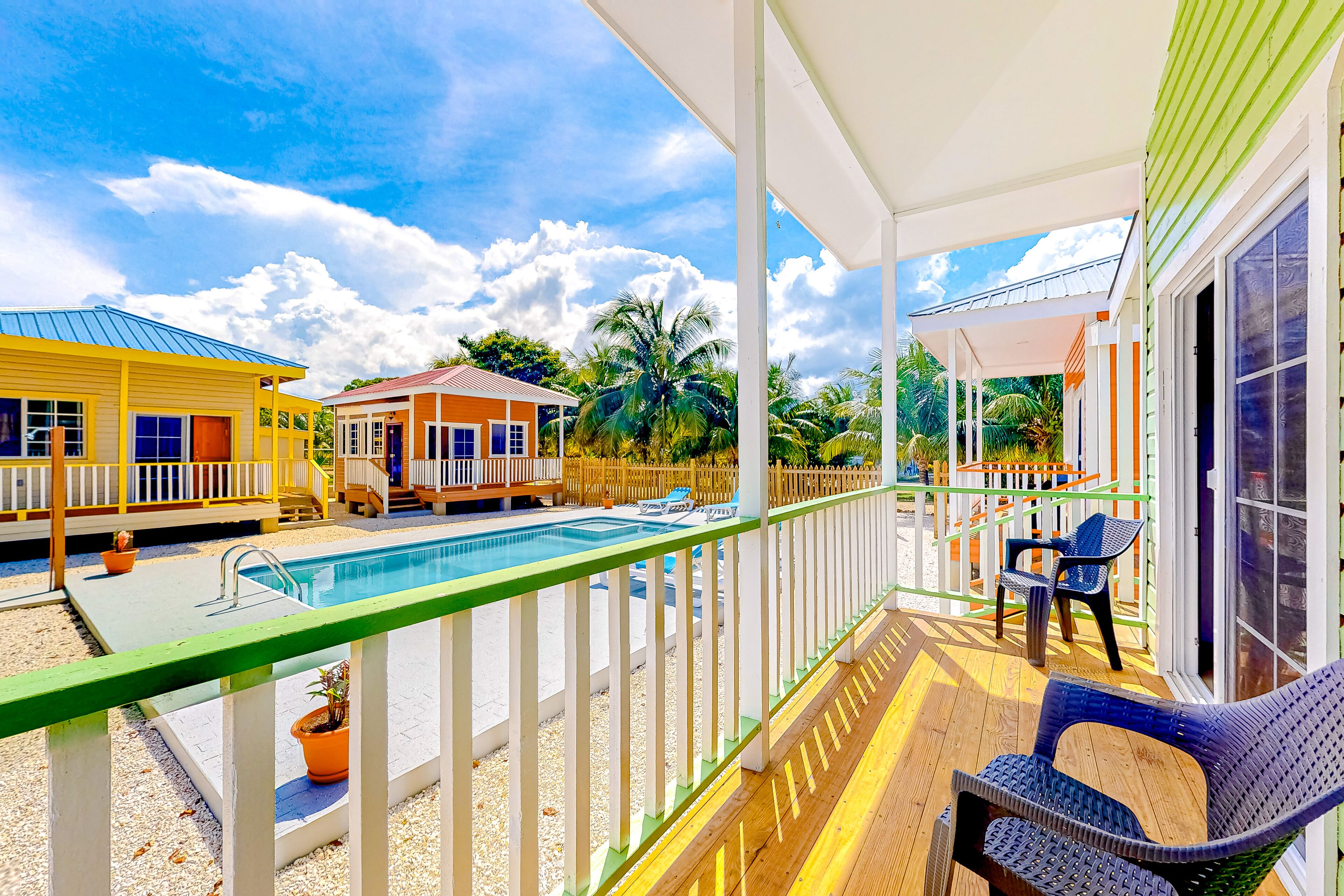 Dangriga studio cabana in gated community w\/free WiFi, shared tennis\/pool, patio