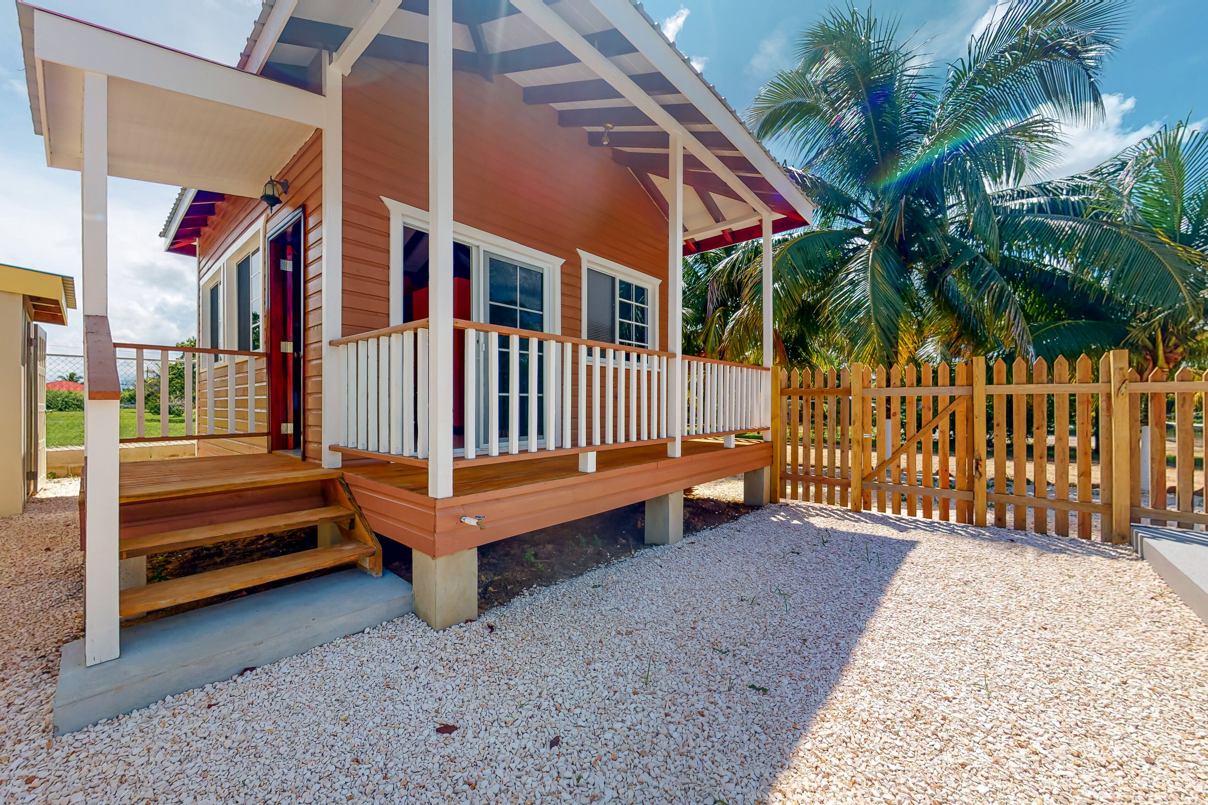 Beautiful Studio Cabana with Gated Entry, Fast WiFi, Shared Pool, & Tennis Court