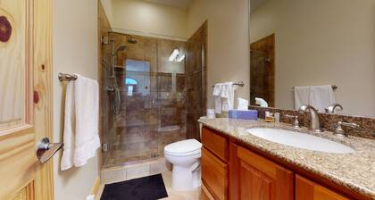 Luxury Studio | Close to Lifts | WiFi | The Grande 106
