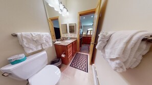 Douche, articles de toilette (gratuits), séchoir à cheveux