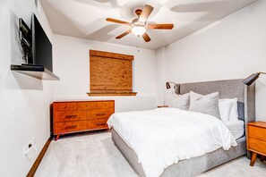 3 bedrooms, iron/ironing board, Internet, bed sheets