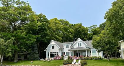 Glen Den Amazing Views of Sleeping Bear Dunes, Luxury Lakefront Home Glen Arbor