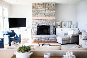 Smart TV, fireplace
