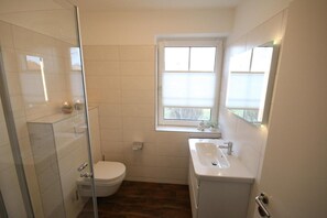 Bathroom - Jordanstrasse 35 Whg. 1 - cozy vacation apartment on the ground floor of a (Zingst)