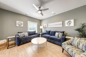 TV, stereo - Two-Story Condo Near the Beach W/ Shared Pool & Free WiFi (Corpus Christi)