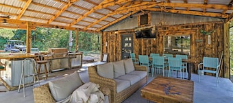Cozy Cabin w/ Backyard Oasis: 11 Mi to Marina