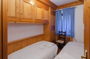 3 chambres, fer et planche à repasser, Wi-Fi gratuit, draps fournis