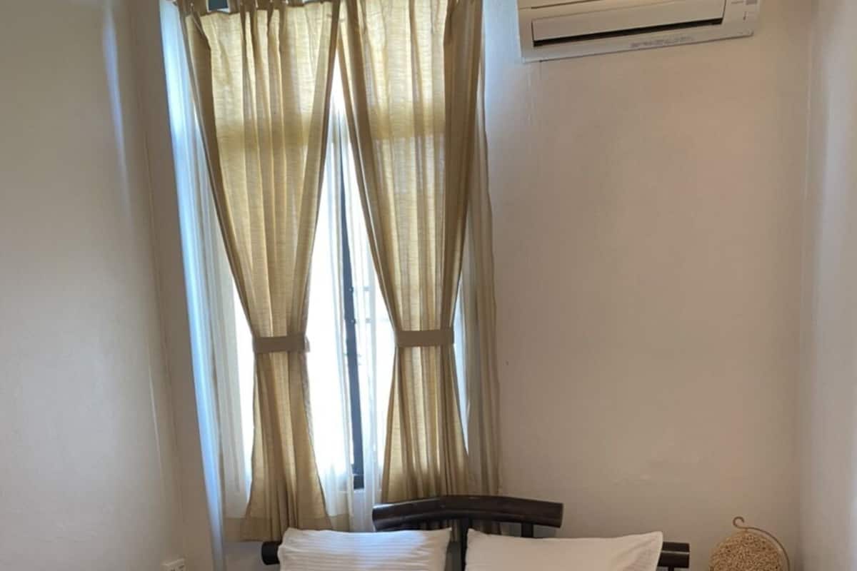 Air-Con Standard Double room | Verdunkelungsvorhänge, kostenloses WLAN, Bettwäsche