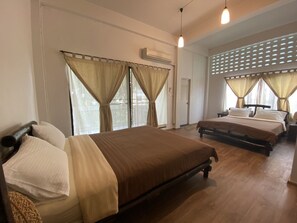 Air-con Family 2 Double Room | Tirai kedap cahaya, Wi-Fi gratis, dan seprai linen