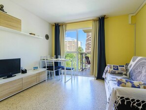 TV - Beautiful apartment for 3 people with pool, WIFI, A/C, TV, balcony and pets allowed (Orpesa Oropesa Del Mar)