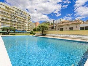 Pool - Beautiful apartment for 3 people with pool, WIFI, A/C, TV, balcony and pets allowed (Orpesa Oropesa Del Mar)