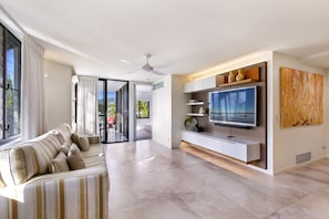 Apartment, 2 Bedrooms, 2 Bathrooms, River View | Living area