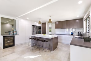 Apartment, 2 Bedrooms, 2 Bathrooms, River View | Dining