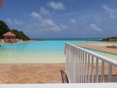 big unit in the most beautiful residence in Guadeloupe