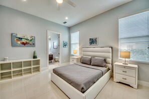 4 chambres, fer et planche à repasser, lit de bébé portatif