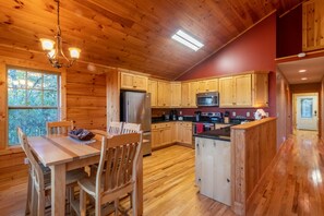 Dining - Firefly Cabin: Views, Hot Tub, Firepit, Dog Friendly, High-Speed WiFi, 15min to Banner Elk! (Banner Elk)