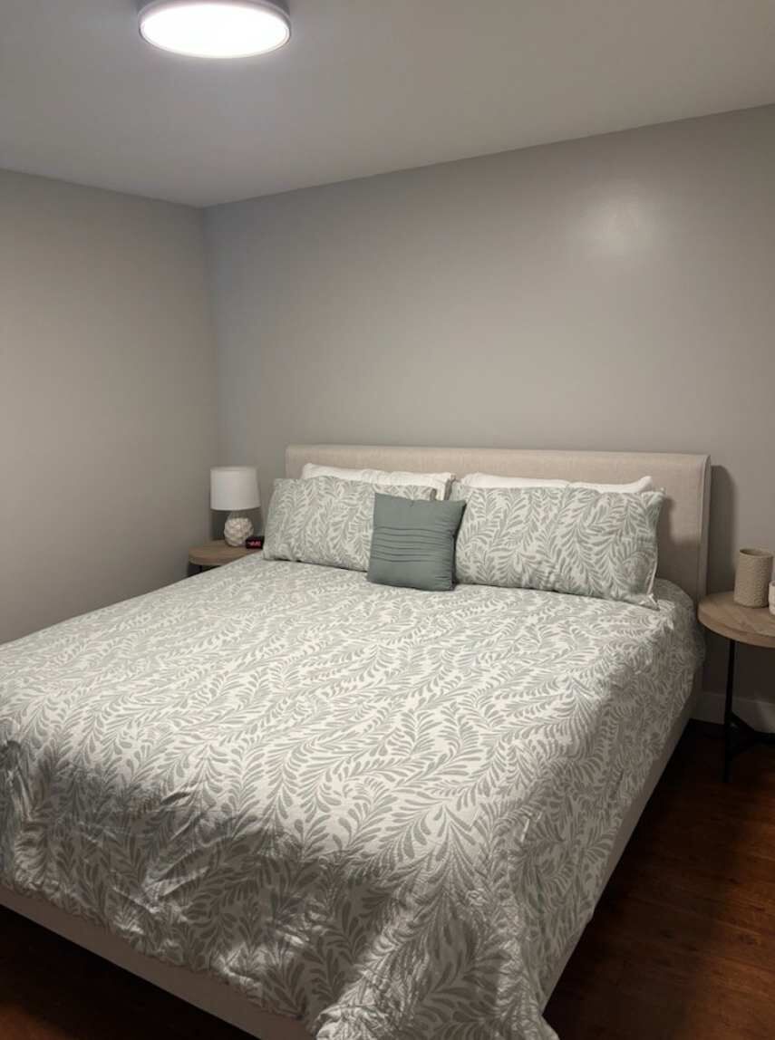 4 bedrooms, desk, iron/ironing board, WiFi