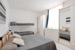1 bedroom, iron/ironing board, bed sheets - Apartment "Bilocale Mezzano in centro" with Sea View & A/C (Varazze)
