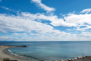 Tæt på stranden