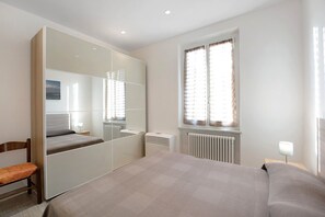 2 bedrooms, iron/ironing board, bed sheets