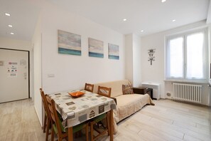 TV - Vacation Apartment Trilocale Recagno nuovo near the Beach with A/C (Varazze)