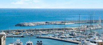 Vacation Apartment Trilocale in villa Apt 5 with Sea View, Garden & Terrace