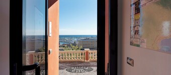 Vacation Apartment Trilocale in villa Apt 5 with Sea View, Garden & Terrace