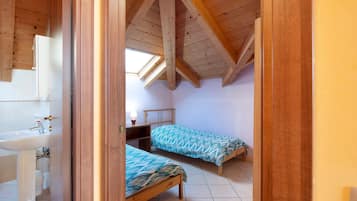 2 Schlafzimmer, Bügeleisen/Bügelbrett, Bettwäsche