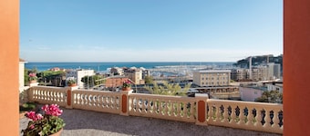 Vacation Apartment Trilocale in villa Apt 5 with Sea View, Garden & Terrace