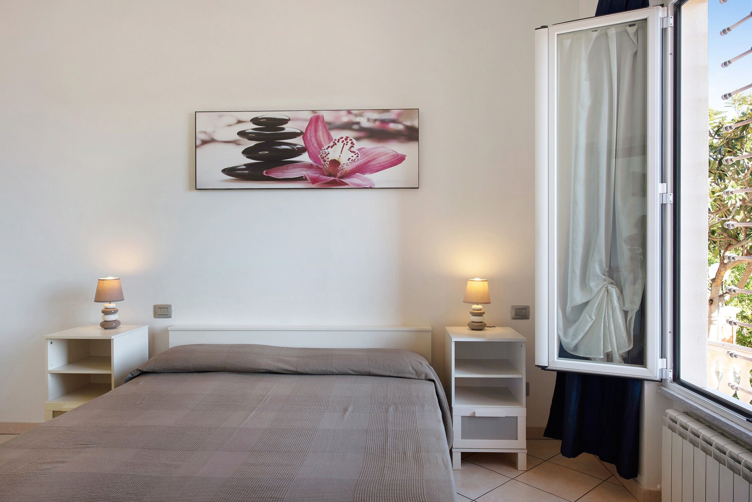 2 bedrooms, iron/ironing board, bed sheets