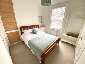 2 多间卧室、熨斗/熨衣板、WiFi、床单