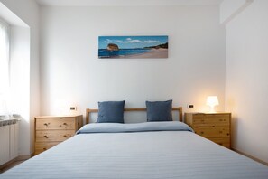 2 bedrooms, iron/ironing board, WiFi, bed sheets - Apartment "Trilocale San Nazario" near Beach with A/C (Varazze)