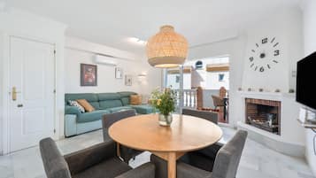 Télévision, cheminée