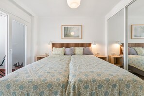 2 slaapkamers, een strijkplank/strijkijzer, gratis wifi, beddengoed