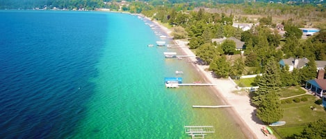 Beach nearby, sun-loungers, beach towels
