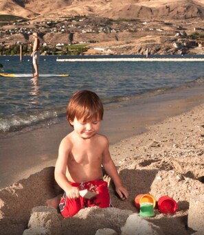 In Strandnähe, Liegestühle, Strandtücher