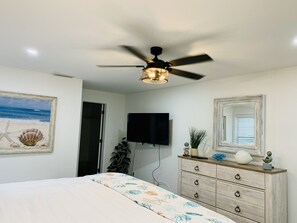3 bedrooms, iron/ironing board, travel cot, free WiFi - Under The Sea Cape Coral Pool Home Sleeps 6 (Cape Coral)