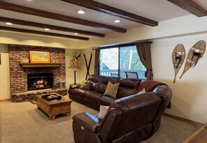 Smart TV, fireplace, DVD player, table football - Whiskey Pines Chalet - Game Room, Walk to Village & Lake (Big Bear Lake)