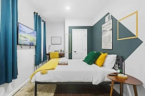 7 bedrooms, desk, iron/ironing board, travel cot