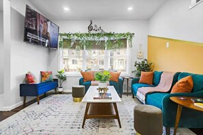 Televisión y oficina 