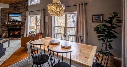 Mountain Getaway - Hot Tub, Skiing & Firepits!